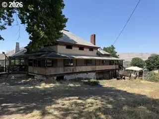 615 E 10th St, The Dalles, OR 97058 - #2