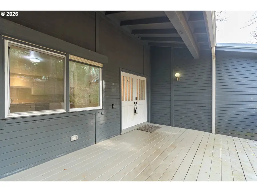 2090 Graham Dr, Eugene, OR 97405 - #2