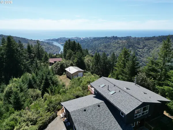 17450 Mountain Dr, Brookings, OR 97415