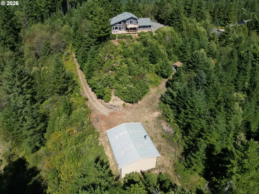 17450 Mountain Dr, Brookings, OR 97415 - #2