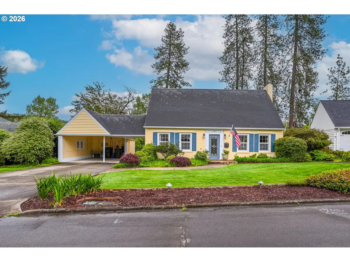 347 W Riverside Dr, Roseburg, OR 97470 - #1