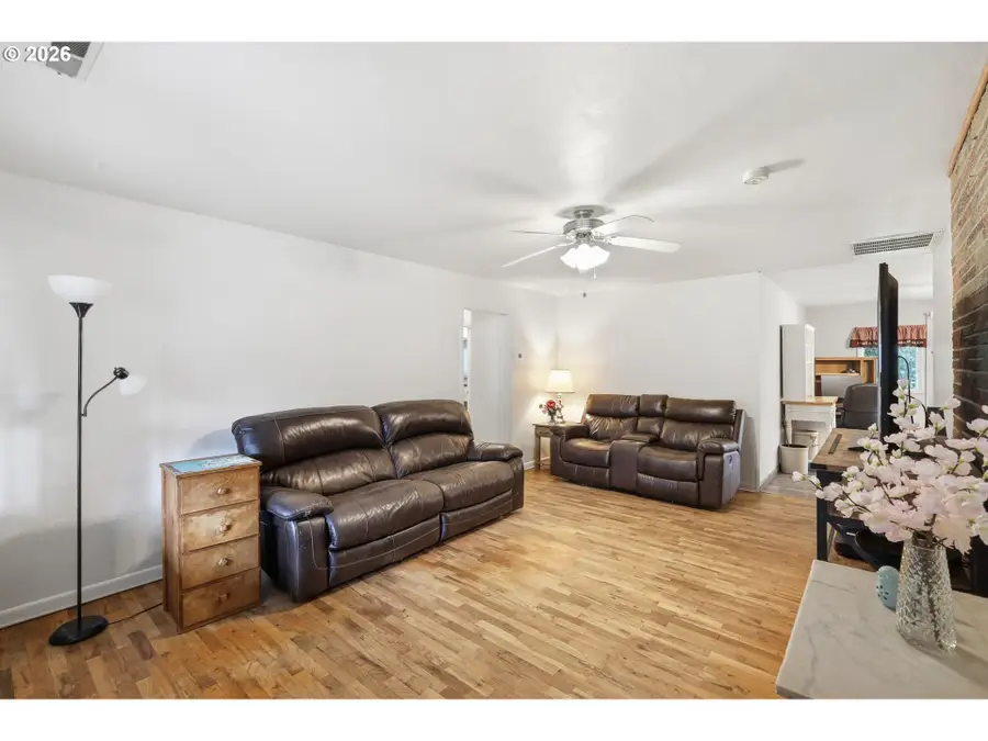 1140 Michigan Ave, Coos Bay, OR 97420 - #3