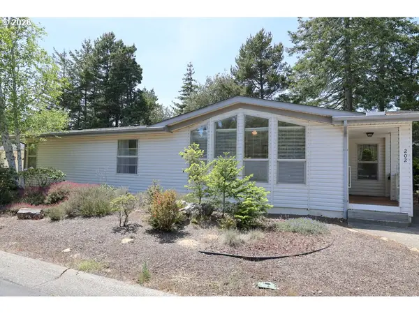 202 Munsel Creek Loop, Florence, OR 97439