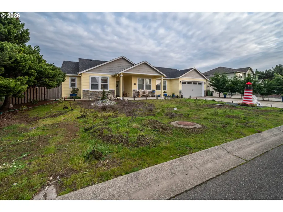 2953 Spinnaker Dr, Bandon, OR 97411 - #2