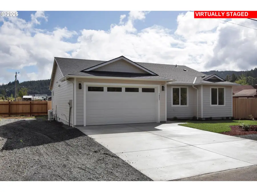 1027 42nd Ave, Sweet Home, OR 97386 - #2