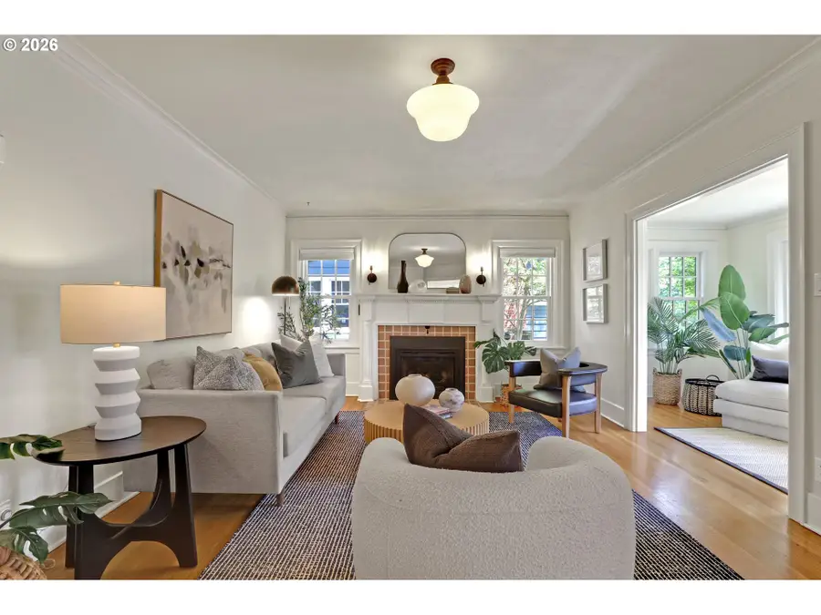 3335 NE Holladay St, Portland, OR 97232 - #3