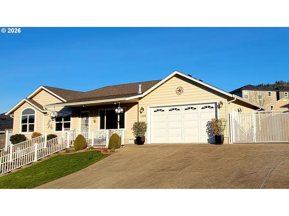 1570 W Basil St, Roseburg, OR 97471 - #1