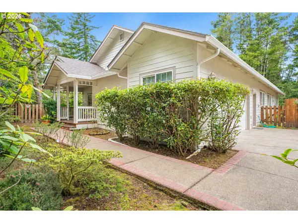 5096 Wood Lake Way, Florence, OR 97439