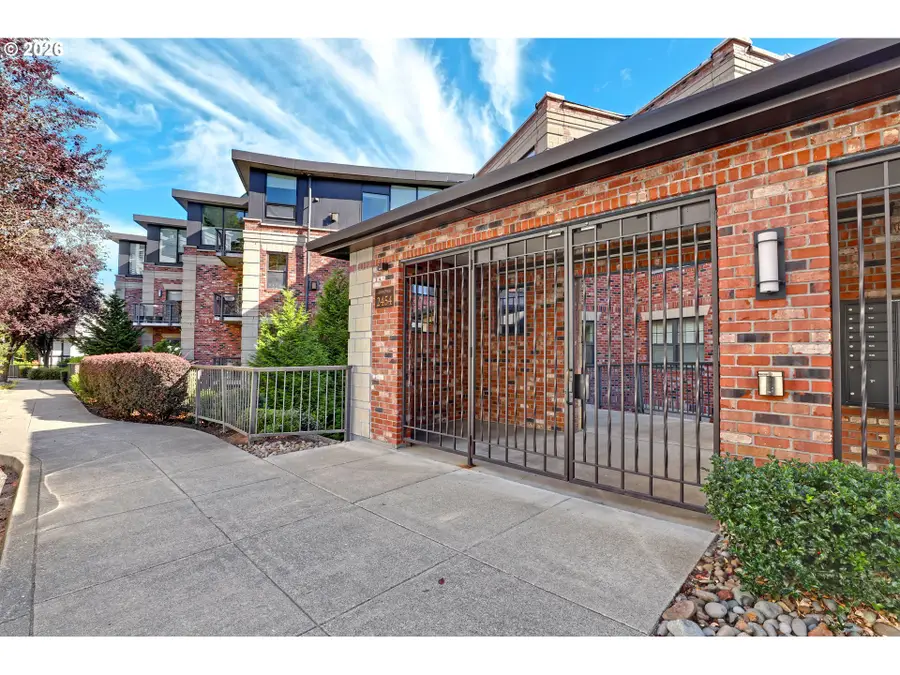 2454 NW Westover Rd, Portland, OR 97210 - #2
