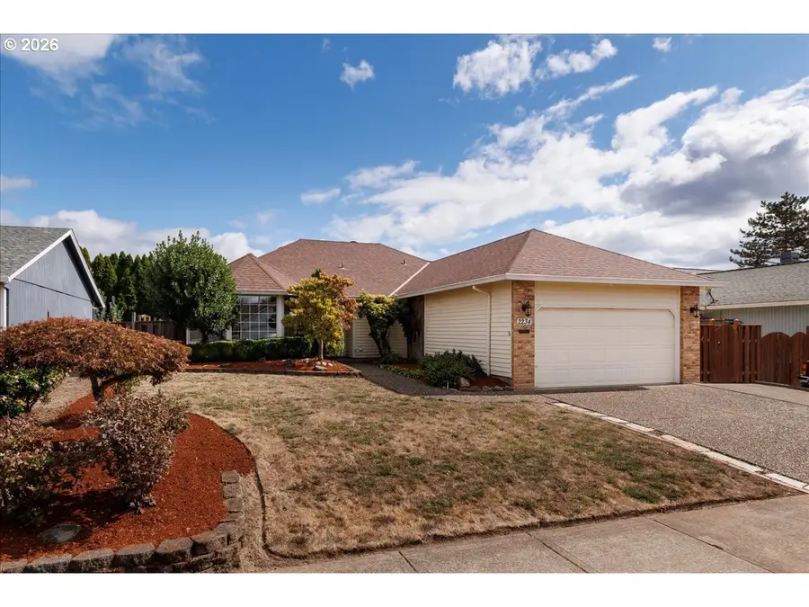 2234 SE 74th Ave, Hillsboro, OR 97123 - #2
