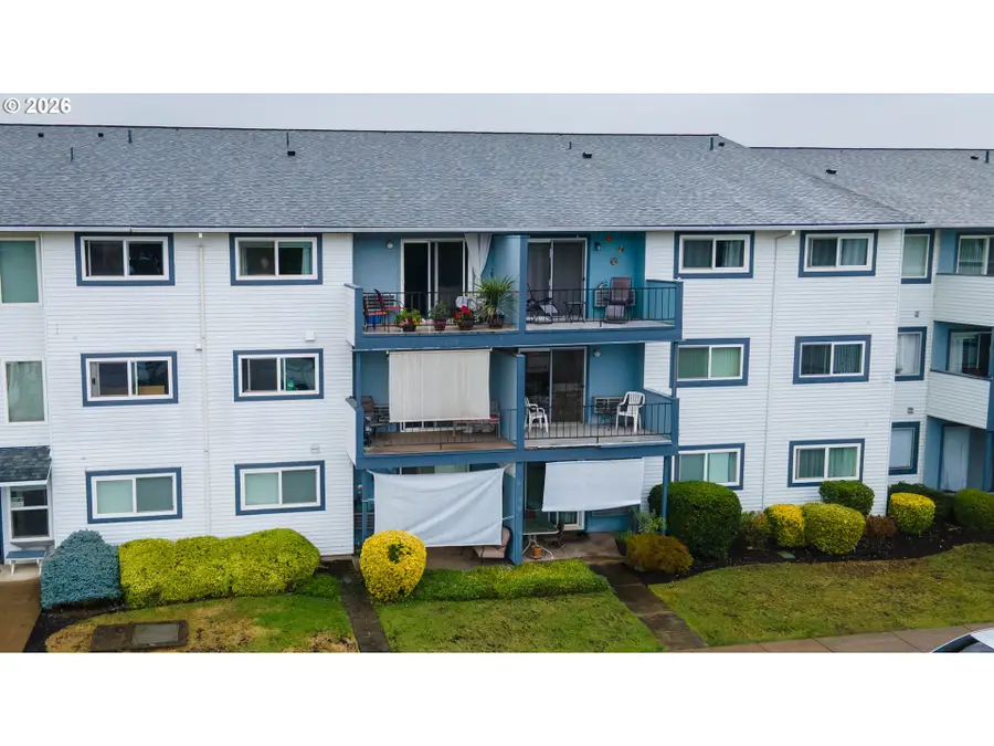 950 Evergreen Rd, Woodburn, OR 97071 - #2