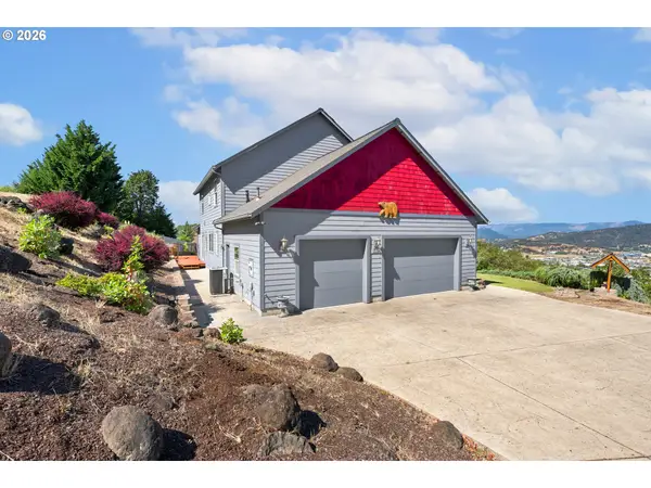 1548 NE Rocky Ridge Dr, Roseburg, OR 97470