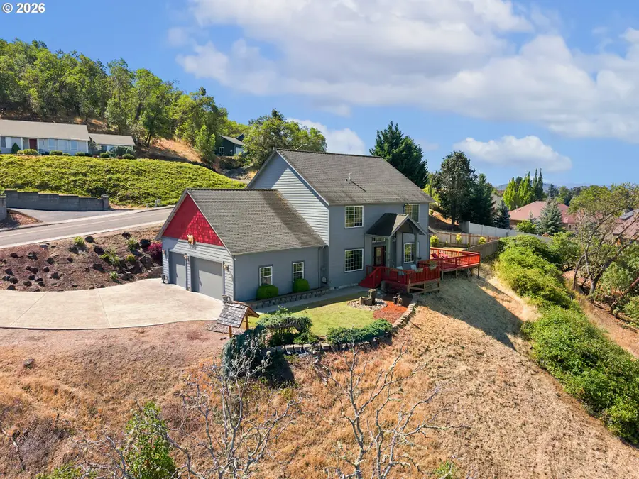 1548 NE Rocky Ridge Dr, Roseburg, OR 97470 - #3