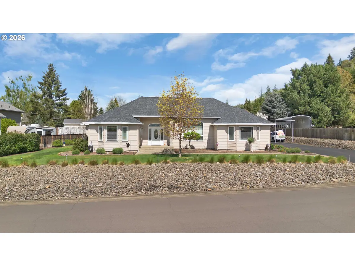 402 Martha Dr, Winchester, OR 97495 - #1