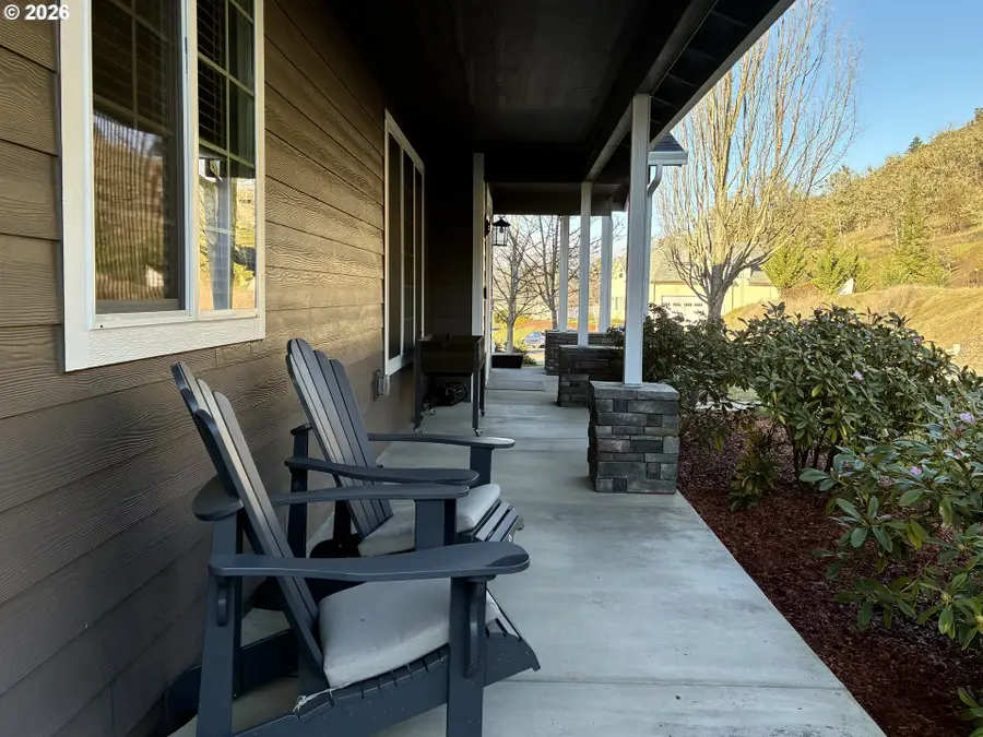 786 North View Dr, Winchester, OR 97495 - Image #2