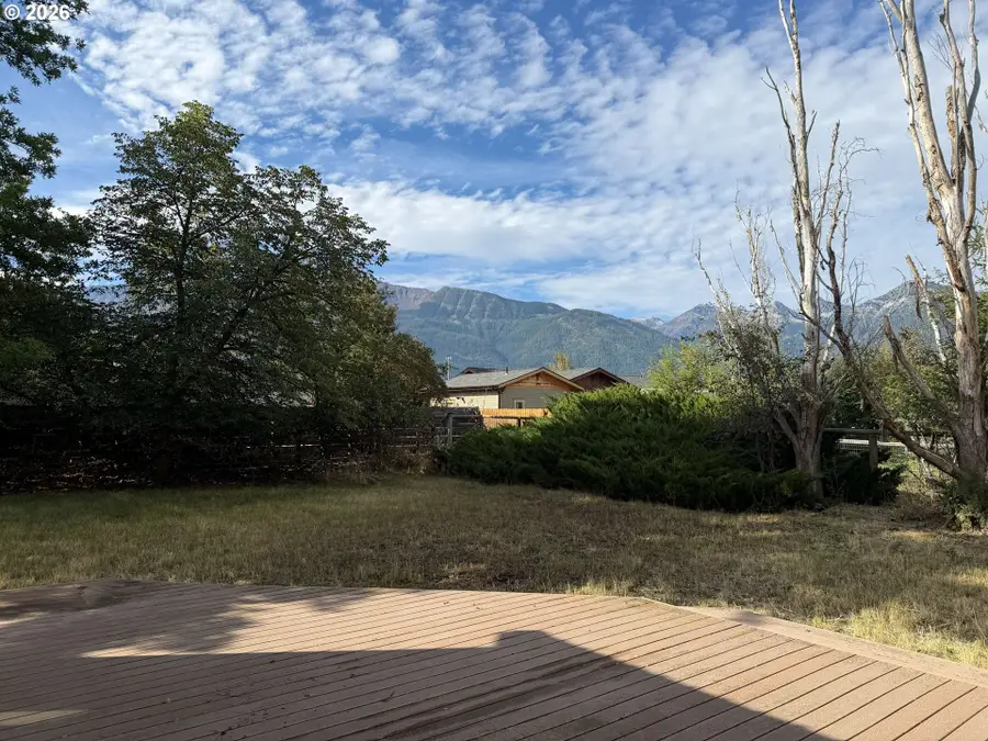 709 N Russell St, Joseph, OR 97846 - #3