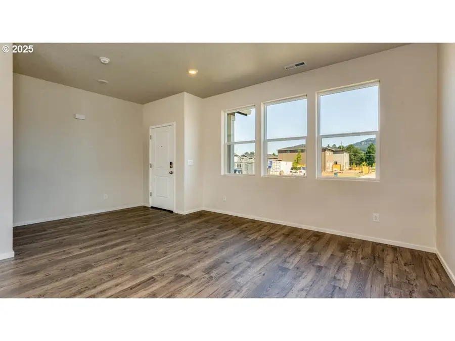 2957 U St, Springfield, OR 97477 - #3