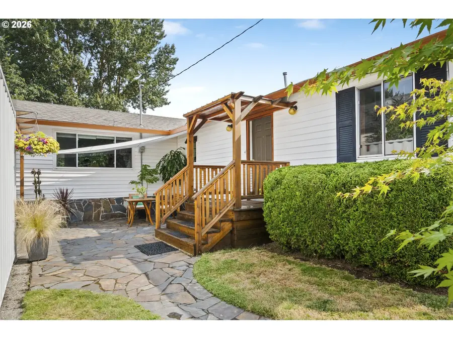 5747 NE Ainsworth St, Portland, OR 97218 - #2