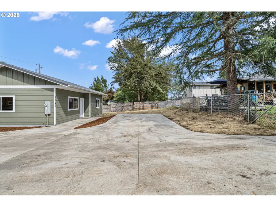 1723 S 6th St, Cottage Grove, OR 97424 - #2