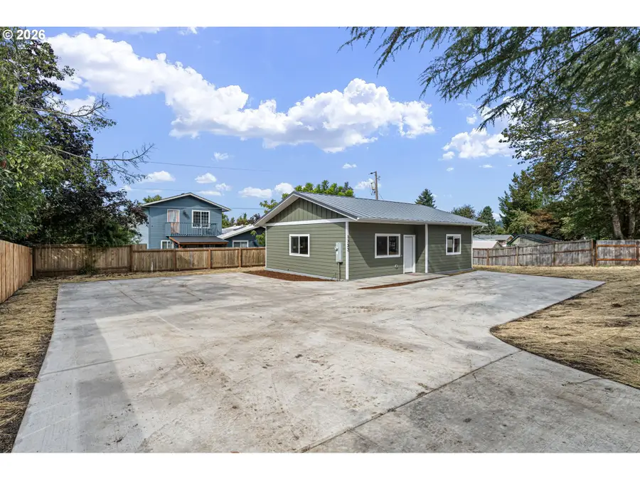 1723 S 6th St, Cottage Grove, OR 97424 - #3