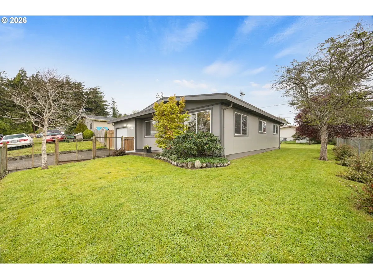 1025 Garfield Ave, Coos Bay, OR 97420 - #1