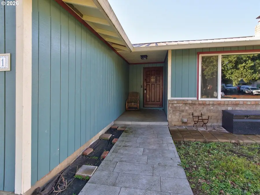211 NE Kingwood St, McMinnville, OR 97128 - #3
