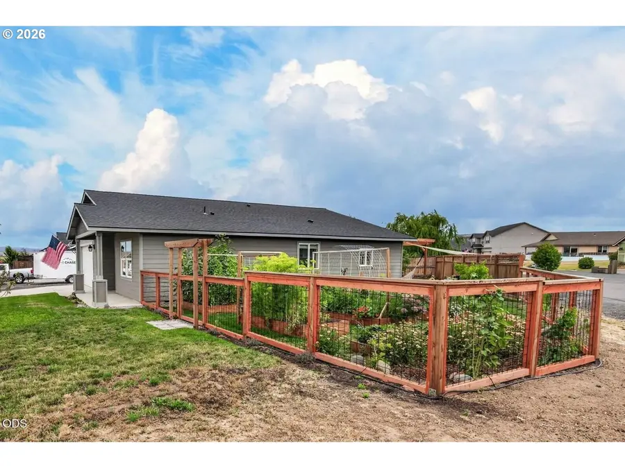 660 A St, Culver, OR 97734 - #2