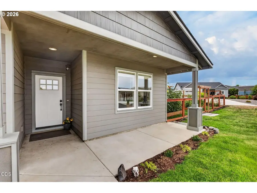 660 A St, Culver, OR 97734 - #3