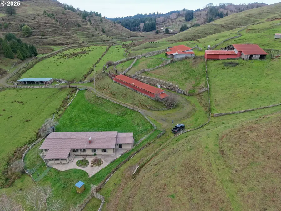 70033 Larsen Ranch Rd, North Bayside, OR 97459 - Image #2