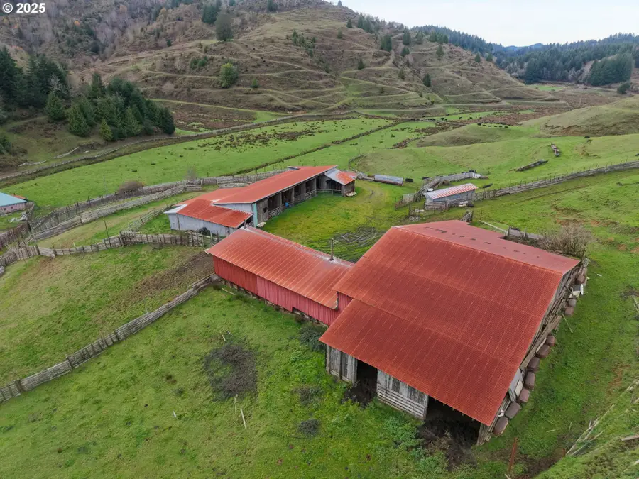 70033 Larsen Ranch Rd, North Bayside, OR 97459 - Image #3