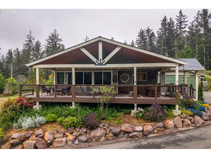 95715 Pinewood Ln, Brookings, OR 97415 - #3