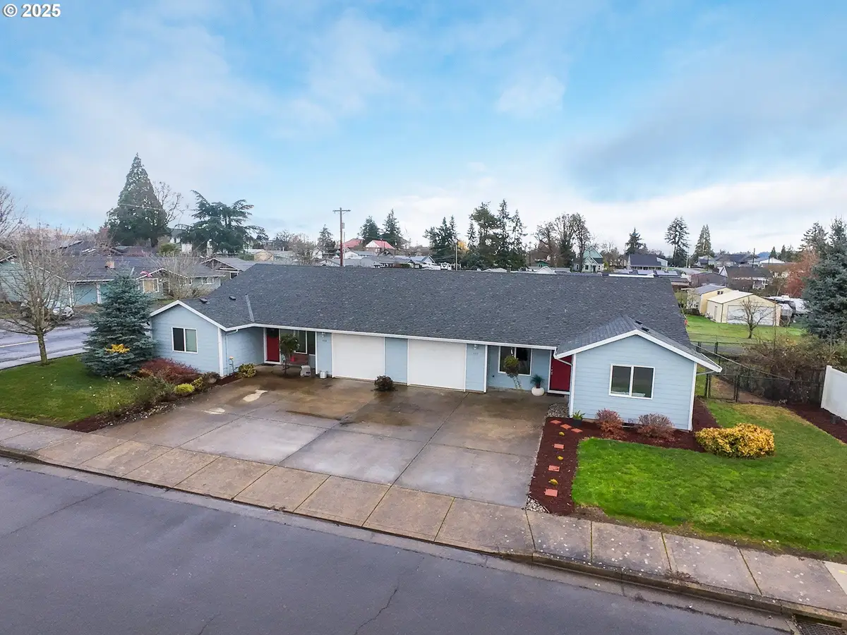 402 E Washington St, Carlton, OR 97111 - Image #1