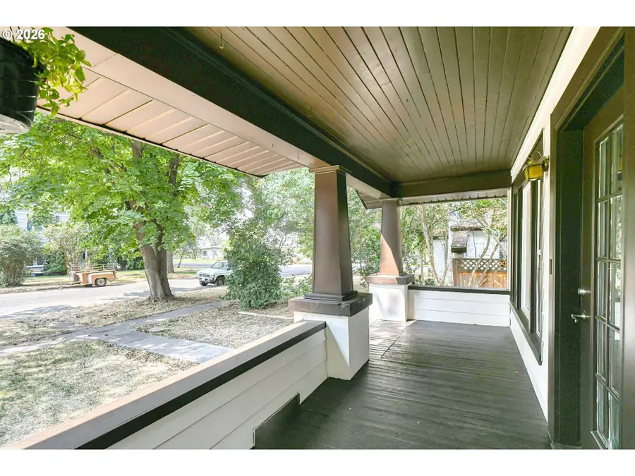 415 Van Buren St, Athena, OR 97813 - #2