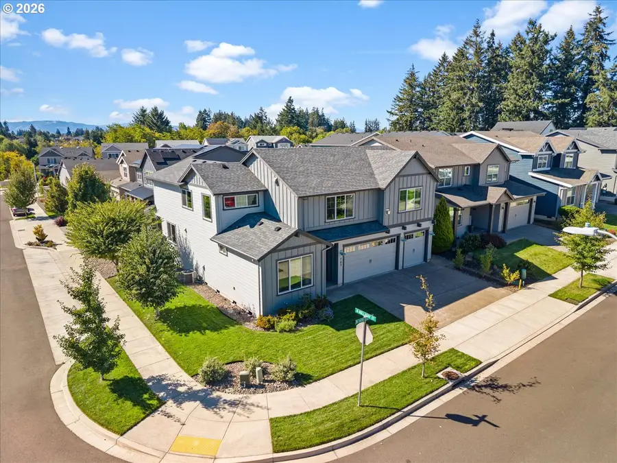 703 N 34th Ter, Hillsboro, OR 97124 - #2