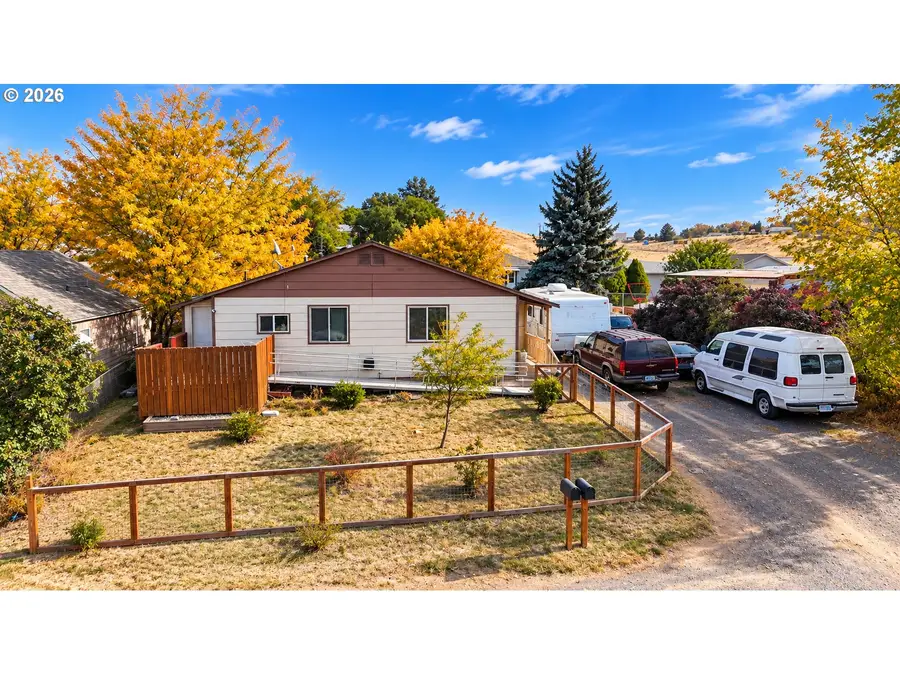 820 SW 14th St, Pendleton, OR 97801 - #2