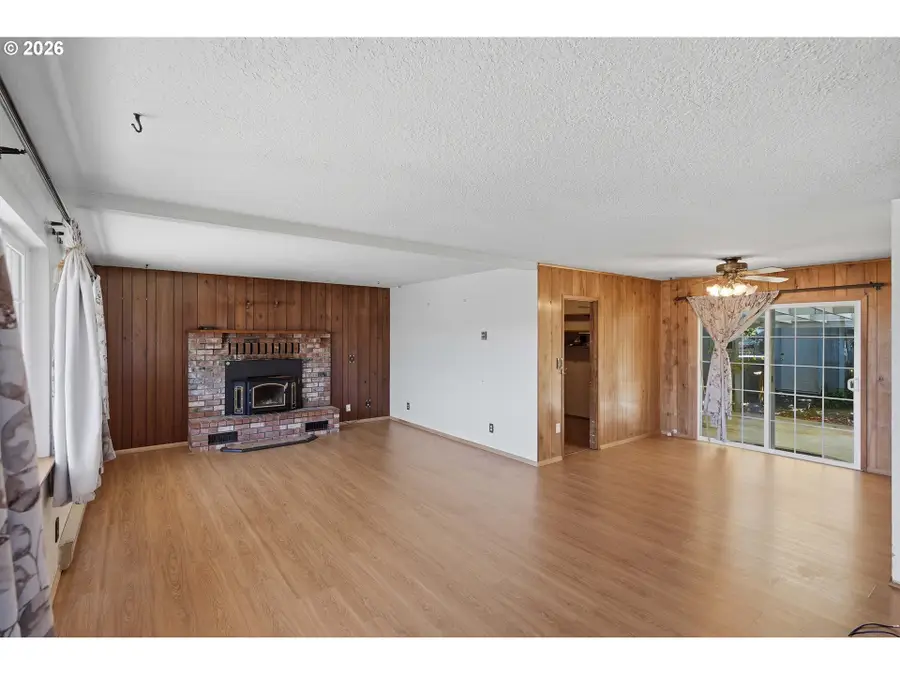 1669 Johnson St, North Bend, OR 97459 - #3
