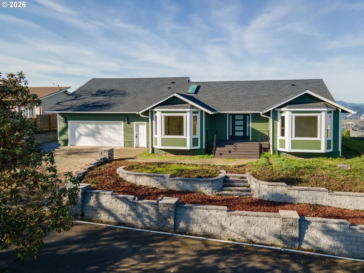383 Ridgecrest Dr, Roseburg, OR 97471 - #1