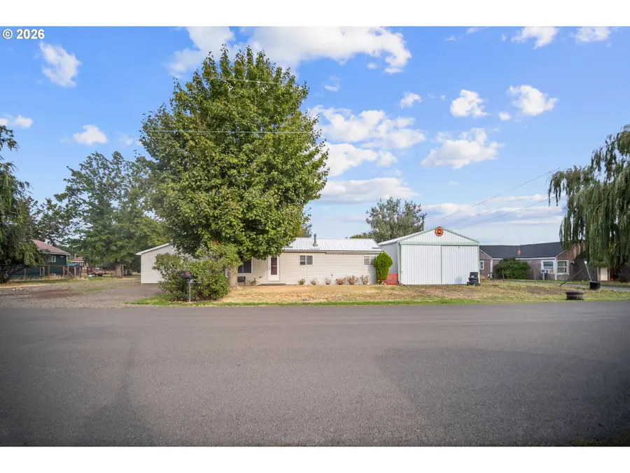 1311 N Hall St, La Grande, OR 97850 - #3
