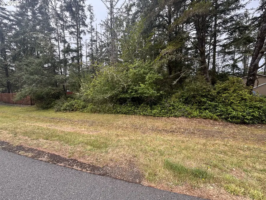 1011 SE Discovery, Ocean Shores, WA 98569 - #3