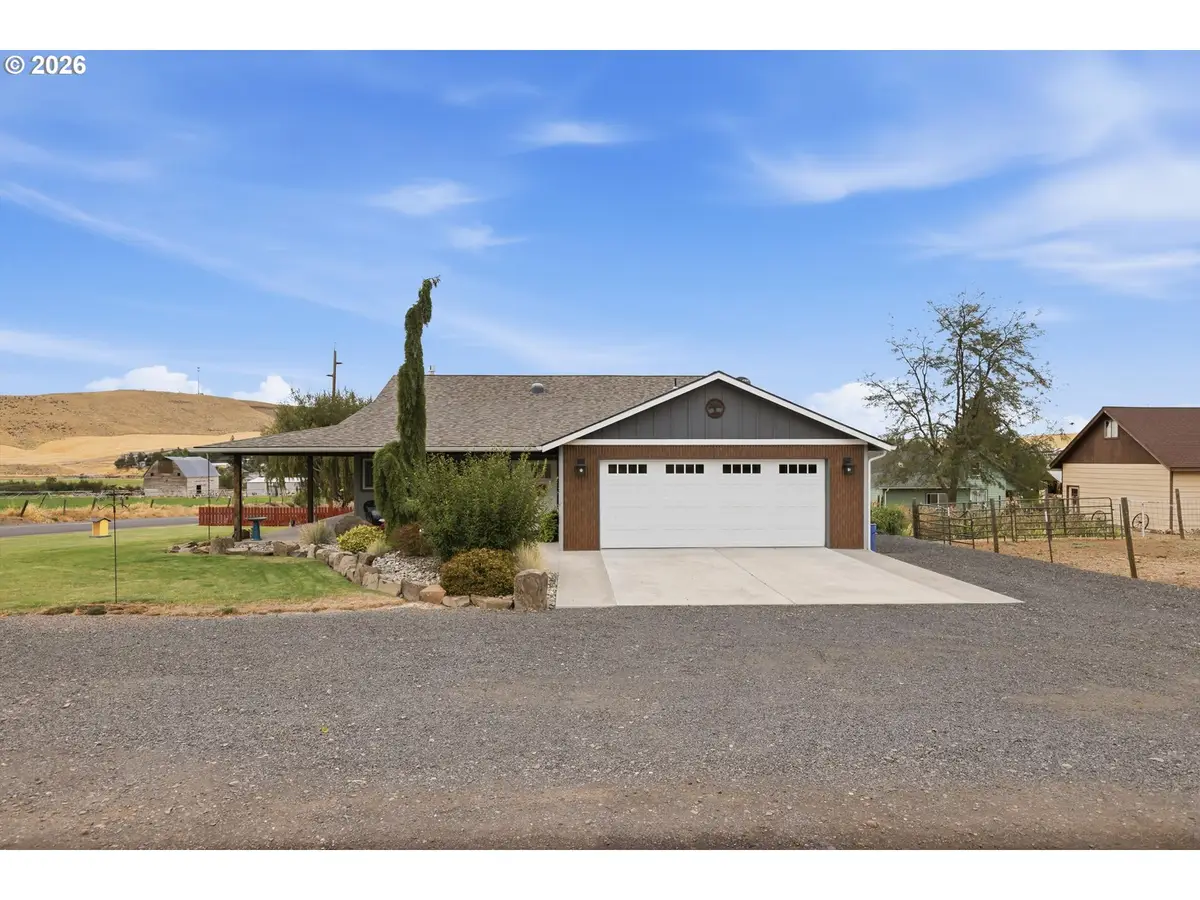 226 SE Heimrich St, Dufur, OR 97021 - #1
