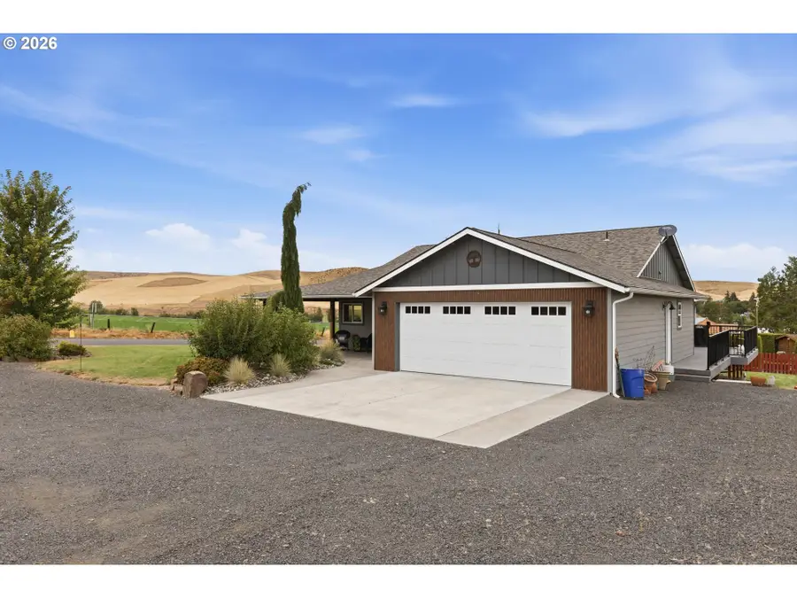 226 SE Heimrich St, Dufur, OR 97021 - #2