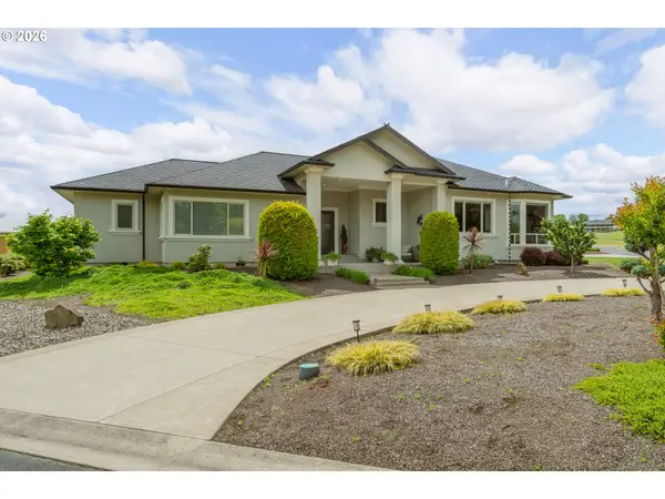 242 Bonifacio Ln, Roseburg, OR 97471