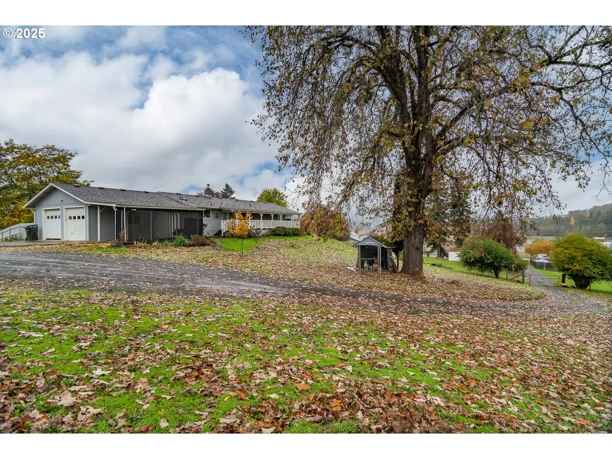 207 NE Spencer Ct, Roseburg, OR 97470 - Image #1