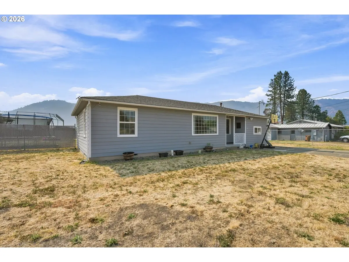 203 Alameda St, Tri City, OR 97457 - #1