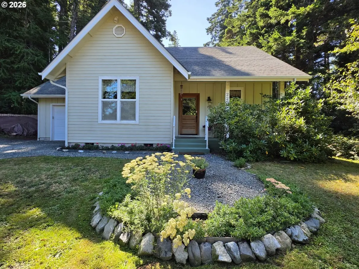 225 18th St, Port Orford, OR 97465 - #1