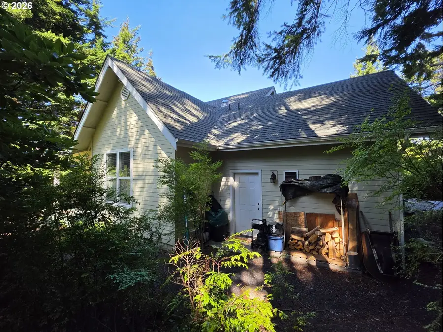 225 18th St, Port Orford, OR 97465 - #3