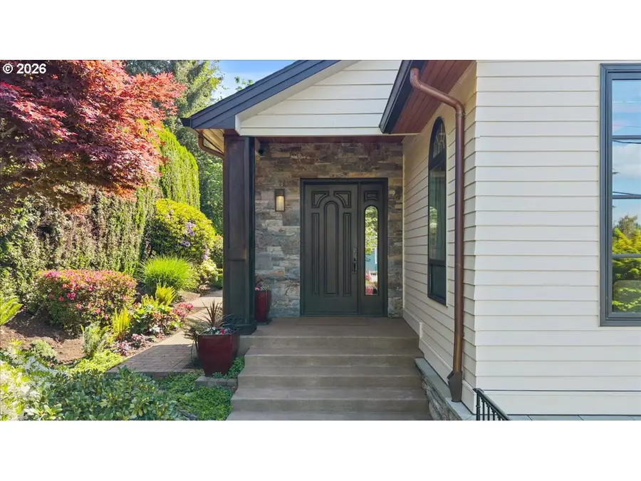 5828 SW Cheltenham Dr, Portland, OR 97239 - #2