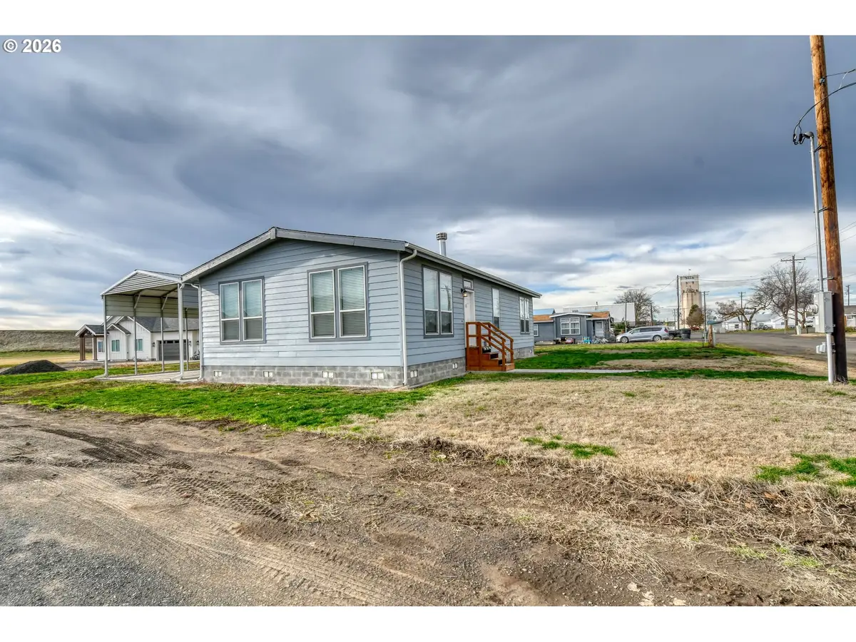 105 Columbia St, Helix, OR 97835 - #1