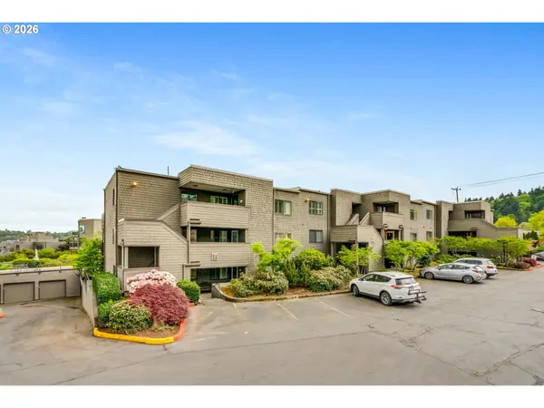 5624 S Riverside Ln #8, Portland, OR 97239
