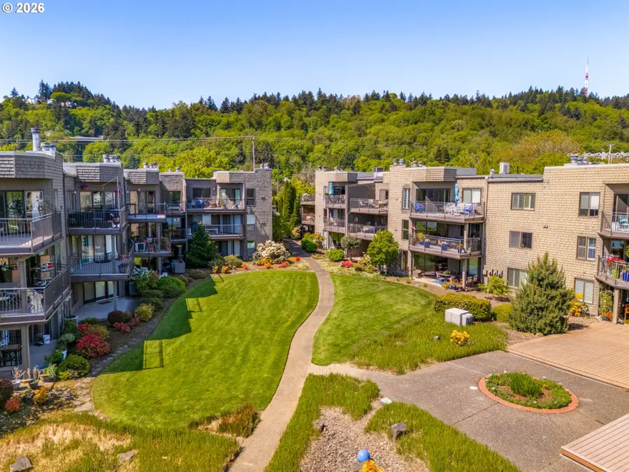 5624 S Riverside Ln #8, Portland, OR 97239 - #2